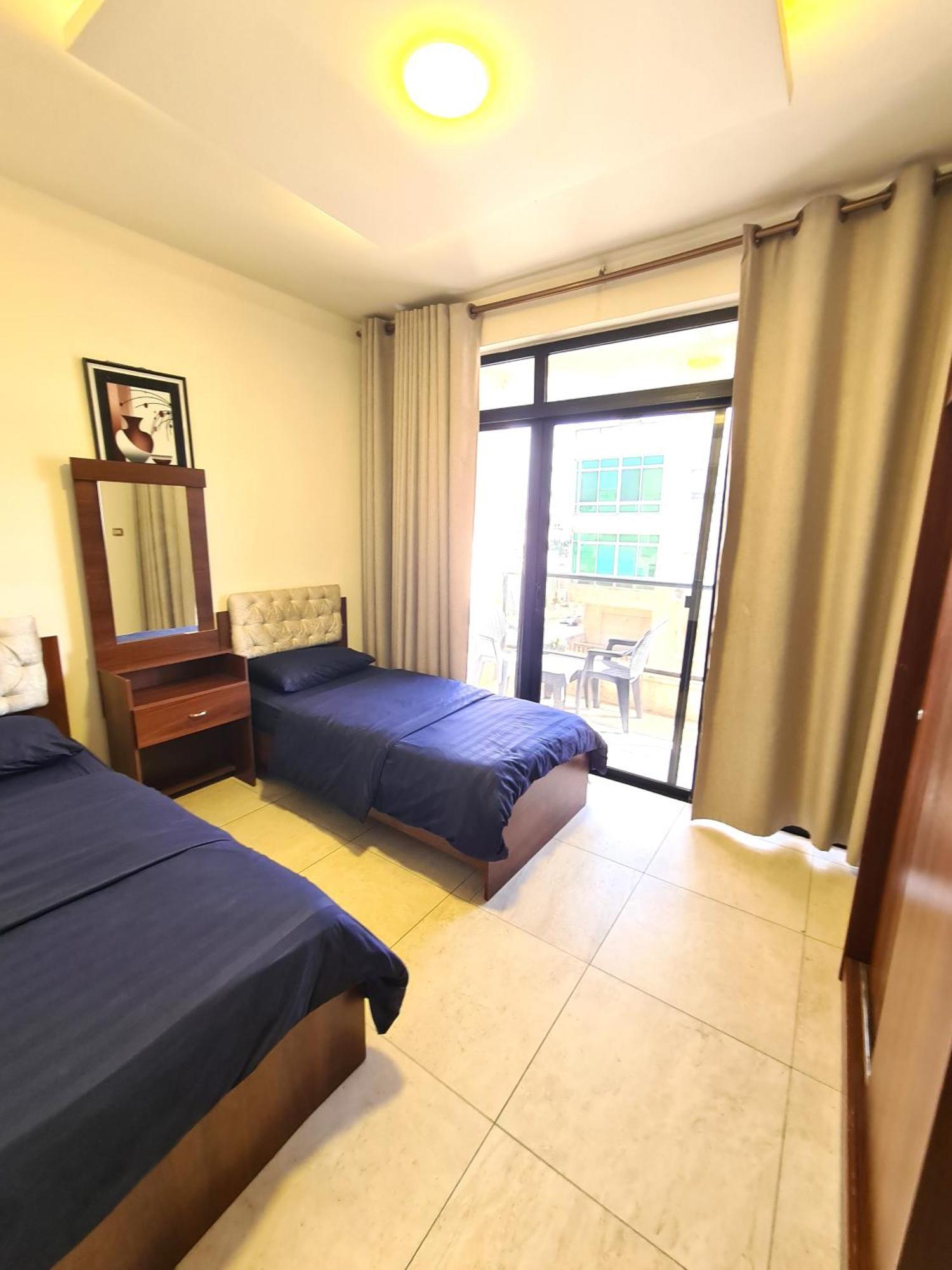 Dair Ghbar Gate Apartments Amman Rum bild